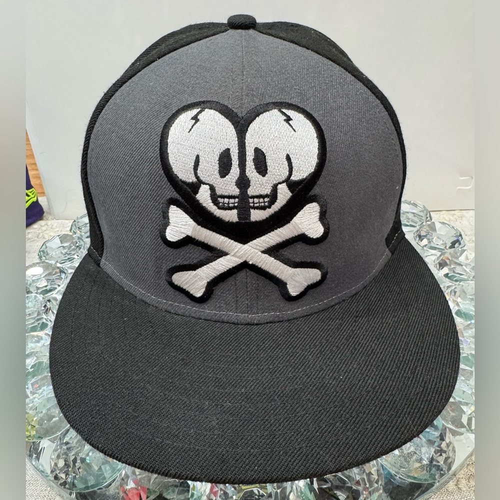 NEW ERA x TOKIDOKI HAT “DOUBLE SKULL & BONES” SZ: 7 ¼ 59FIFTY FITTED CAP NEW